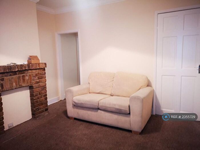 1 Bedroom Flat To Rent In Hart Street, Reading, RG1