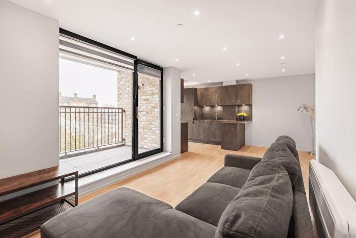 2 Bedroom Apartment To Rent In Mowlem Street, Bethnal Green, E2