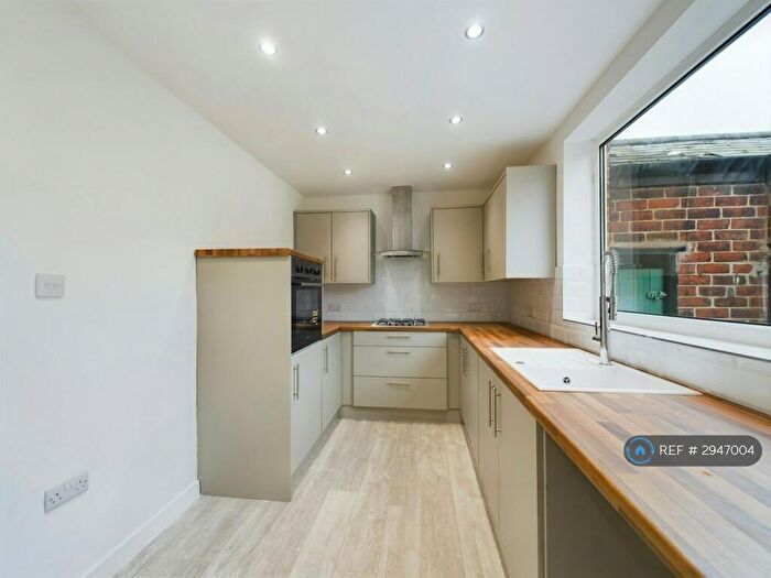 3 Bedroom Semi-Detached House To Rent In Brook Road, Rotherham, S65