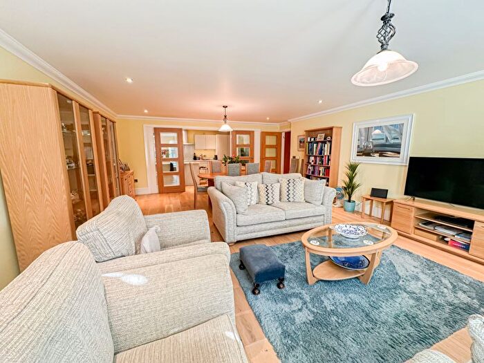 2 Bedroom Flat For Sale In Lyndhurst Road, Mossley Hill, Liverpool, L18