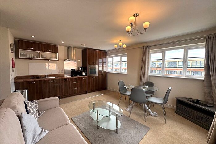 2 Bedroom Flat For Sale In Wallis Square, Farnborough, Hampshire, GU14