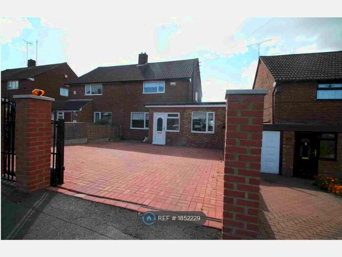 3 Bedroom Semi-Detached House To Rent In Grampian Way, Luton, LU3