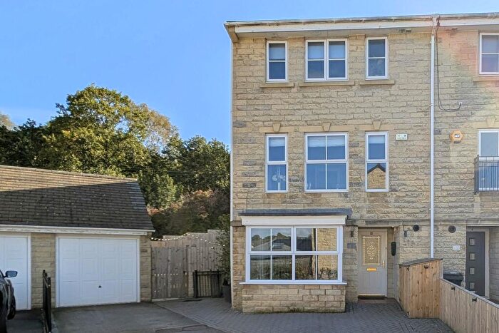 5 Bedroom Town House For Sale In Windermere Rise, Bailiff Bridge Brighouse, West Yorkshire, HD6