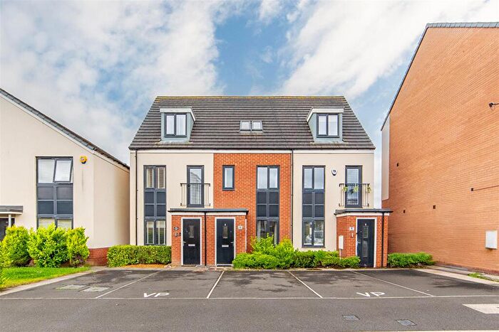 3 Bedroom Town House To Rent In Elmwood Park Gardens, Great Park, NE13