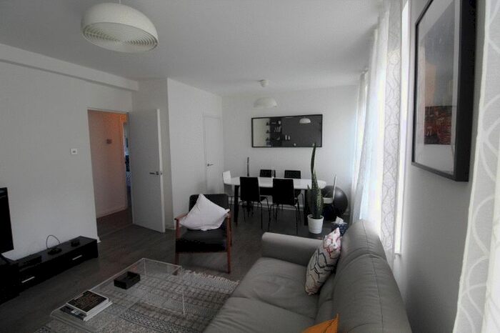 2 Bedroom Flat To Rent In Sedgehill Road, London, SE6