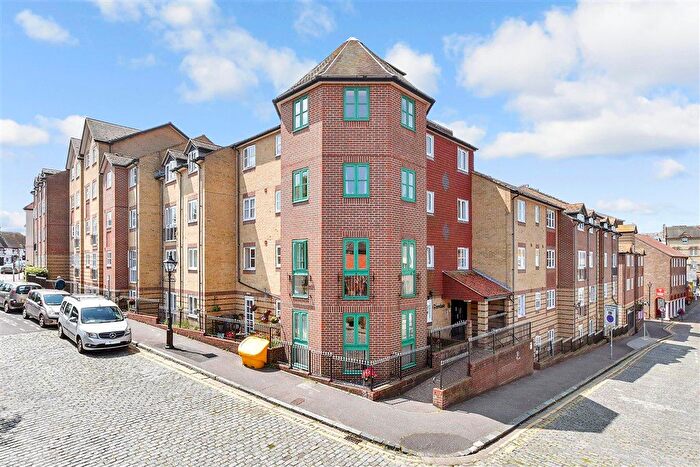 1 Bedroom Flat For Sale In The Bayle, Folkestone, Kent, CT20
