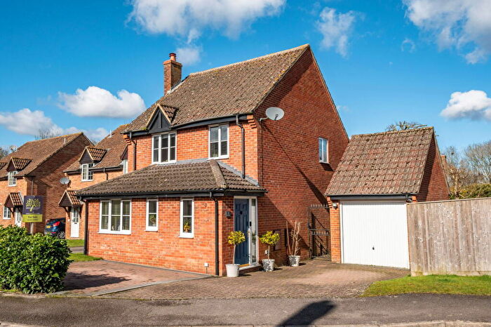 3 Bedroom Detached House For Sale In Keeps Mead, Kingsclere, Newbury, RG20