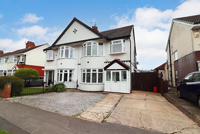 3 Bedroom Semi-Detached House For Sale In Woodland End, Hull, HU4