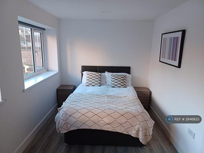 Studio To Rent In Modern Studio In Newcastle-Under-Lyme, Newcastle-Under-Lyme, ST5