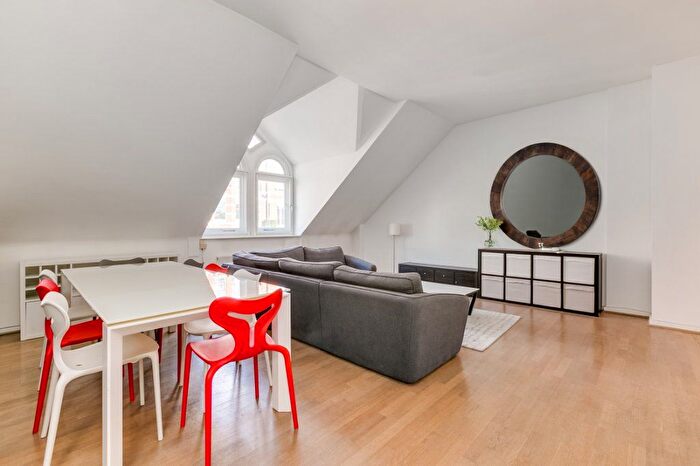 2 Bedroom Flat For Sale In Coleherne Road, Chelsea, London, SW10