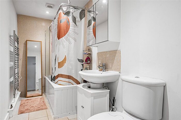 2 Bedroom Flat For Sale In Ingle Close, Headington, OX3