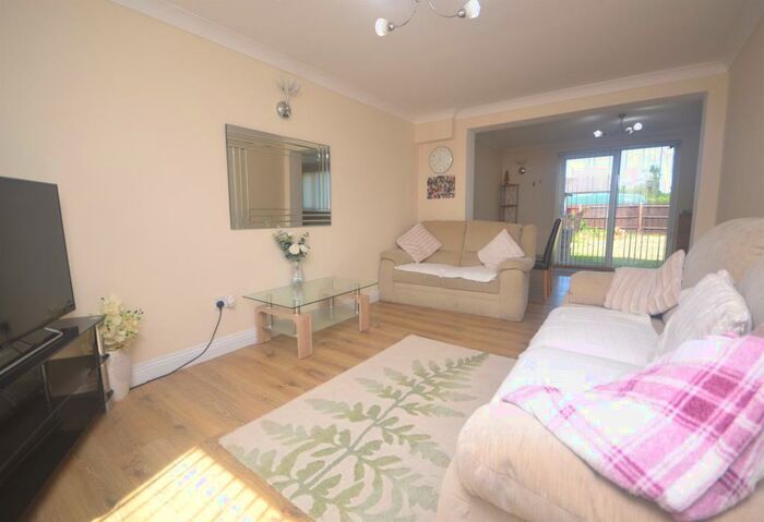 4 Bedroom Semi-Detached House To Rent In Rosedale Crescent, Reading, RG6