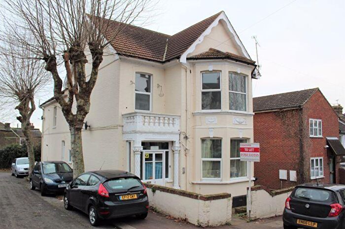 2 Bedroom Flat To Rent In Wickford Road, Westcliff-On-Sea, SS0
