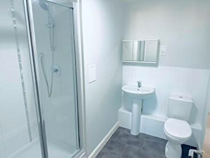 3 Bedroom Flat To Rent In Kennet Street, RG1