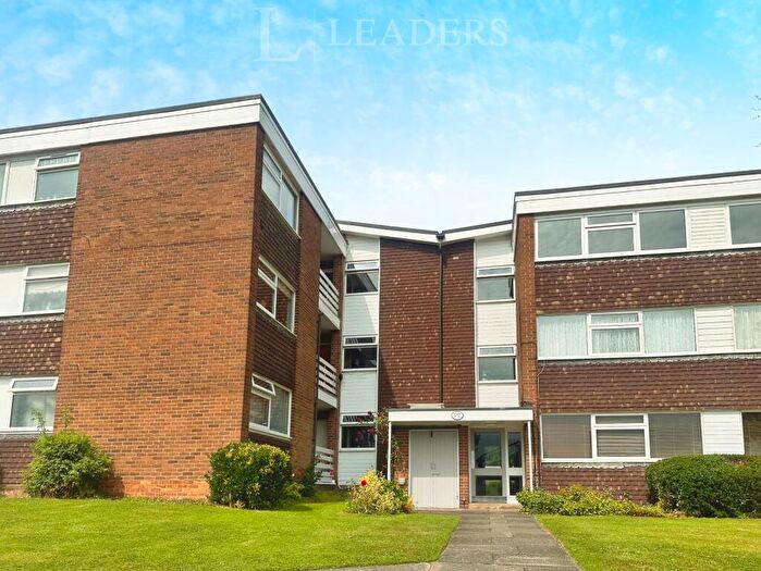 3 Bedroom Flat To Rent In Kings Norton, Birmingham, B38