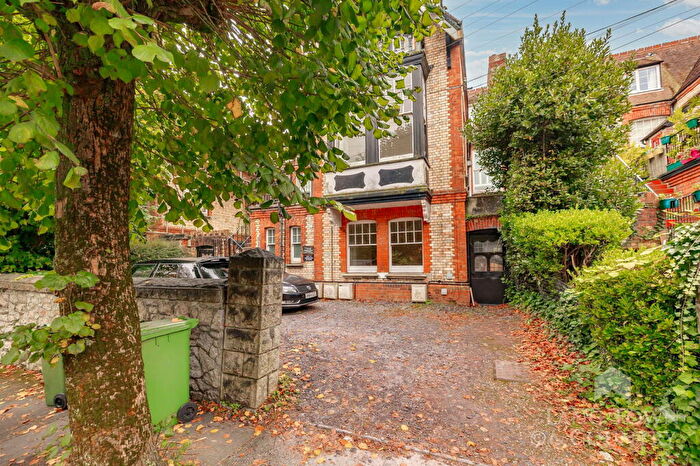 2 Bedroom Apartment For Sale In Queens Gate, Lipson, Plymouth, PL4