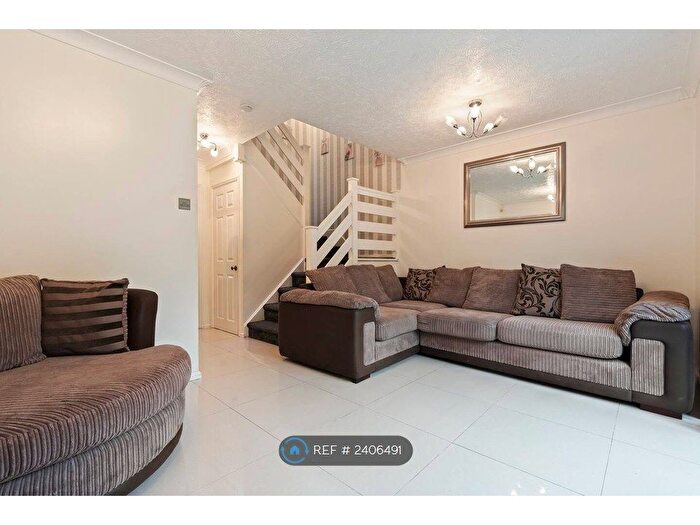 3 Bedroom Semi-Detached House To Rent In Knights Manor Way, Dartford, DA1