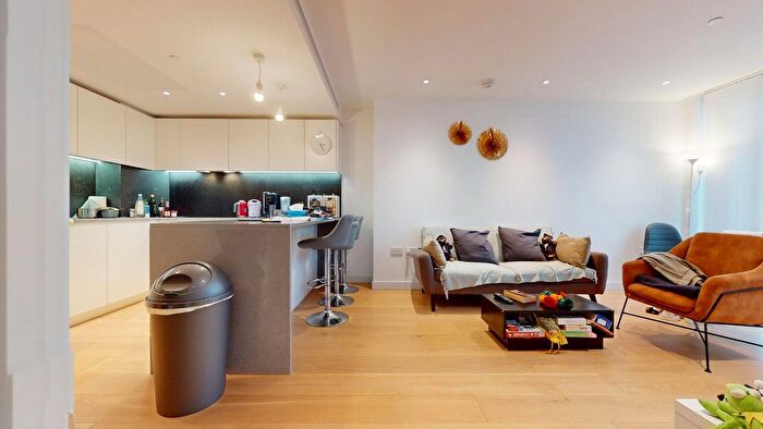 1 Bedroom Flat For Sale In Landmark Pinnacle, Marsh Wall, Canary Wharf, E14