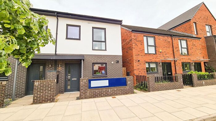 3 Bedroom House To Rent In Woodfield Way, Dominion Estate, Doncaster, DN4