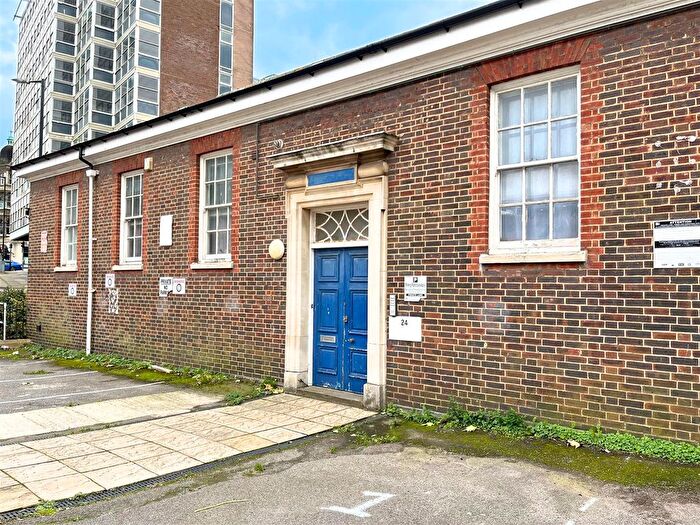 2 Bedroom Flat To Rent In Cornwallis Terrace, Hastings, TN34