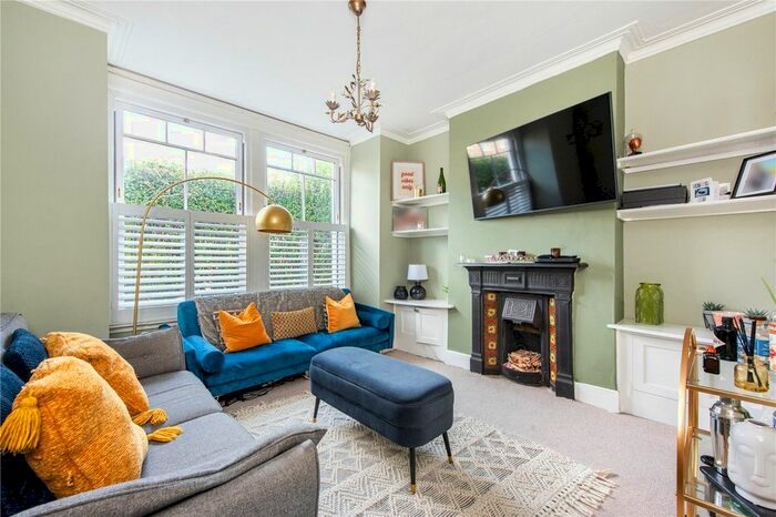 2 Bedroom Flat To Rent In Penwith Road, London, SW18