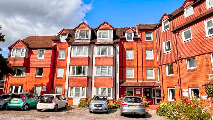 1 Bedroom Flat To Rent In Charles Street, Petersfield, Hampshire, GU32