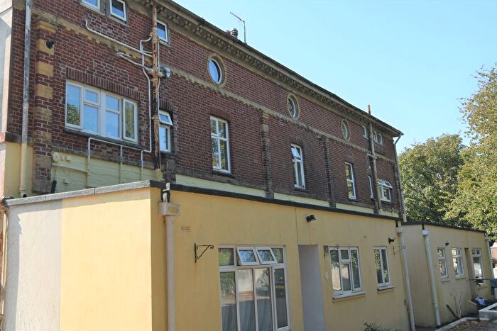 2 Bedroom Flat To Rent In Lower Port View, Saltash, PL12