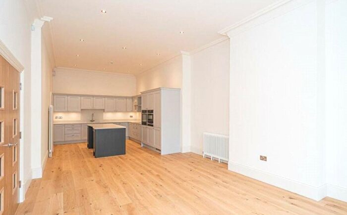 2 Bedroom Flat To Rent In East Churchfield Road, Acton, London, W3