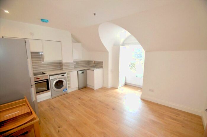 3 Bedroom Apartment To Rent In Beulah Hill, London, SE19