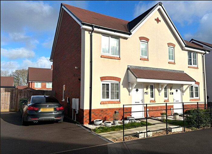 3 Bedroom Semi Detached House For Sale In Deanlands Farm Way, Sherfield-On-Loddon, Hook, Hampshire, RG27