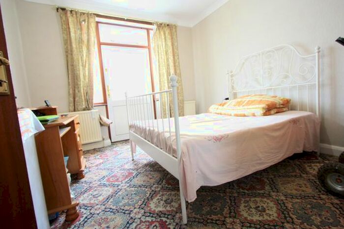 4 Bedroom Terraced House To Rent In Fairlands Av, Thornton Heat CR7