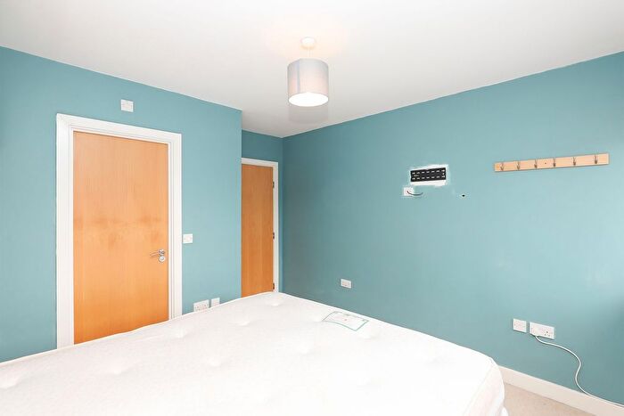 2 Bedroom Flat For Sale In Greenacre Close, Sheffield, S12