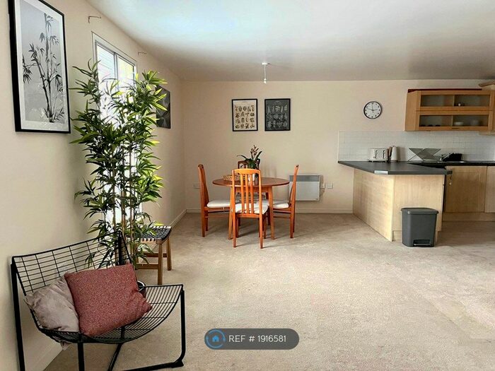 2 Bedroom Flat To Rent In Chantry Close, London, SE2