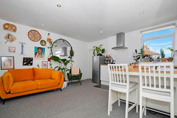 2 Bedroom Flat For Sale In Bell Hill Road, Bristol, BS5