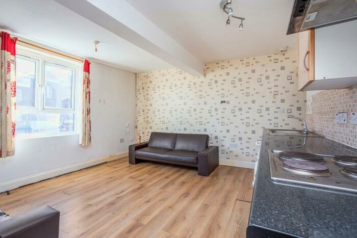 2 Bedroom Flat To Rent In High Road, London, N17