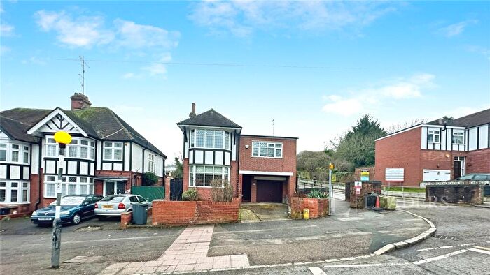 4 Bedroom Detached House To Rent In Cutenhoe Road, Luton, Bedfordshire, LU1