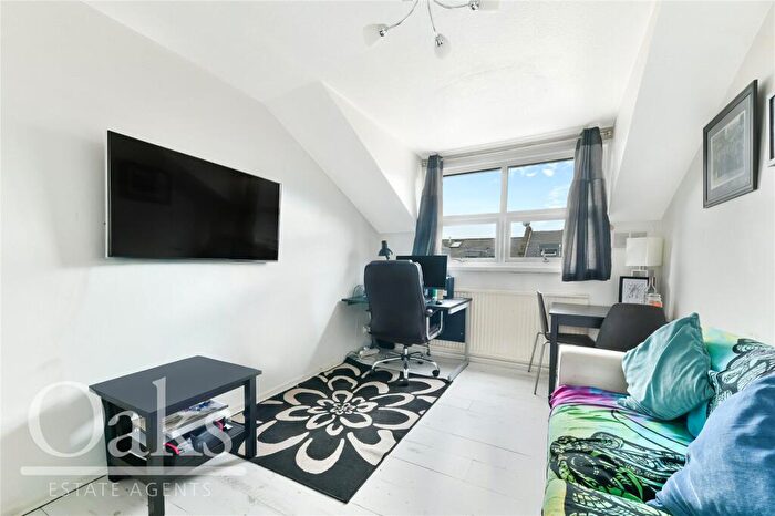 2 Bedroom Apartment For Sale In Yeoman Close, West Norwood, SE27