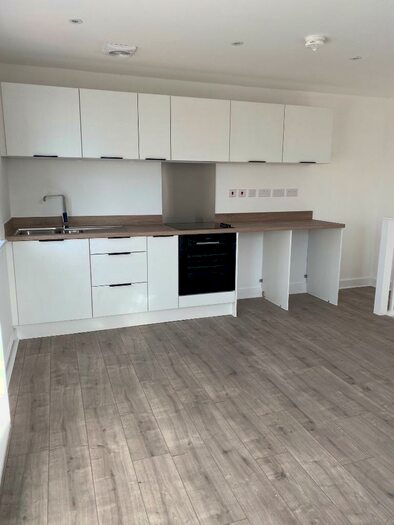 2 Bedroom Town House To Rent In Roche Avenue, Leeds, West Yorkshire, LS14