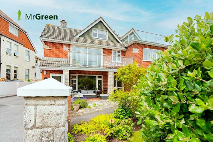 1 Bedroom Apartment To Rent In Alumhurst Road, Westbourne, BH4