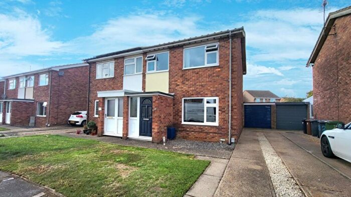 3 Bedroom Semi-Detached House For Sale In Pratt Avenue, Paston, Peterborough, PE4