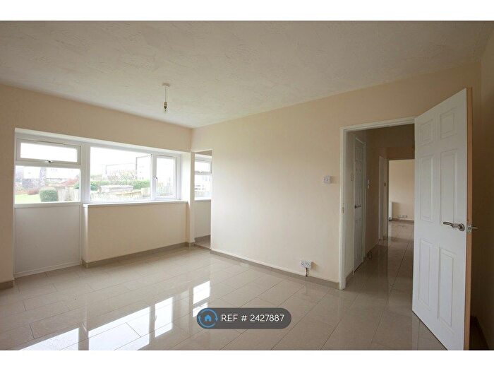 1 Bedroom Flat To Rent In The Hendre Flats, Brynmawr, Gwent, NP23