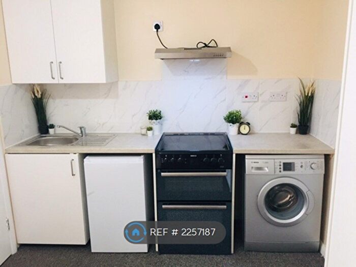 Studio To Rent In Grenoble Gardens, London, N13