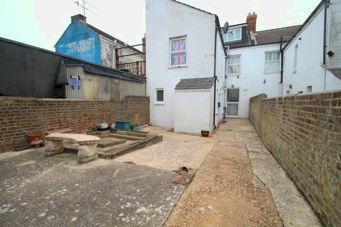 1 Bedroom Flat To Rent In South Street, Tarring, Worthing, West Sussex, BN14