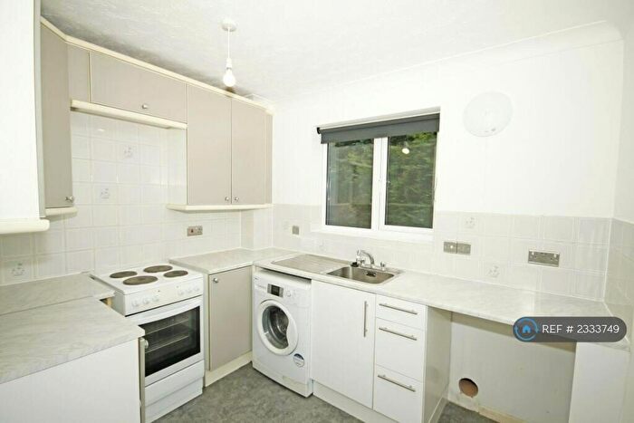 1 Bedroom Flat To Rent In Fallowfield, Sittingbourne, ME10