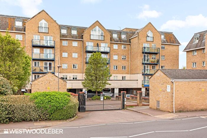 2 Bedroom Apartment For Sale In Taverners Way, Hoddesdon, EN11