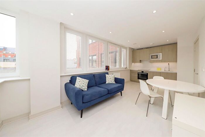 1 Bedroom Flat For Sale In High Street, Uxbridge, UB8