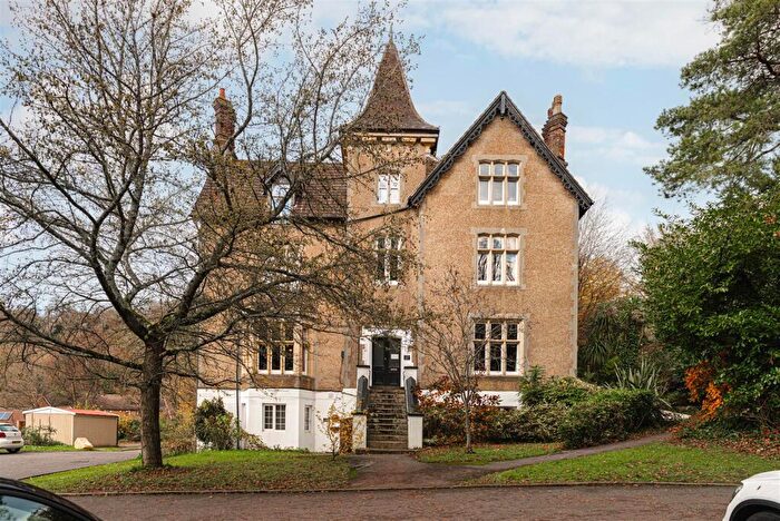 1 Bedroom Apartment For Sale In Raglan Road, Reigate, RH2