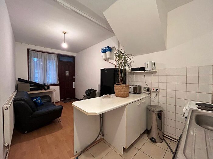 2 Bedroom Flat To Rent In Southall, UB2