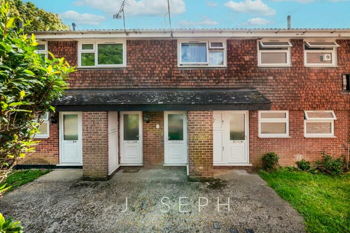 2 Bedroom Maisonette To Rent In Winchester Way, Ipswich, IP2