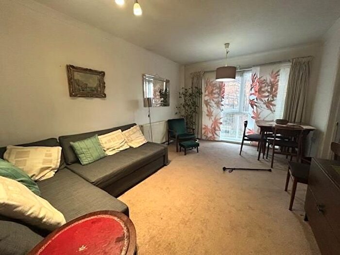 2 Bedroom Flat To Rent In Laleham Road, Shepperton, TW17